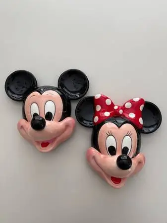 MICKEY AND MINNIE MOUSE WALL HANGINGS