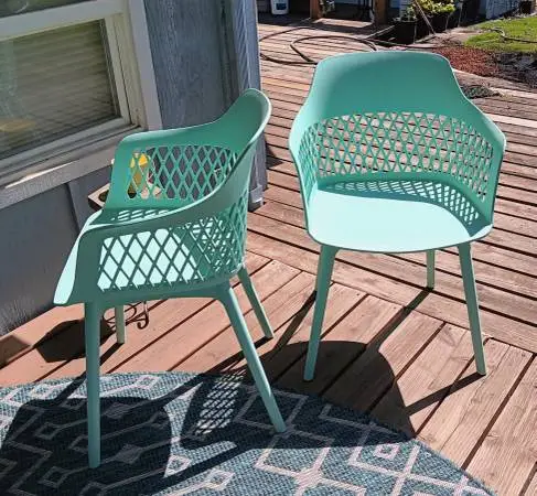 2 resin patio chairs