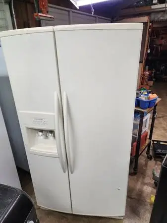 Kitchenaid refrigerator/freezer *Delivery available