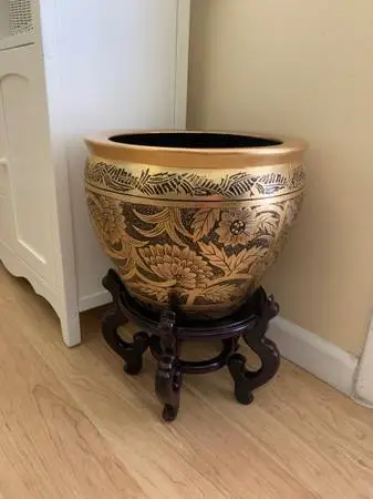 Reduced Stunning big gold Chinese vase