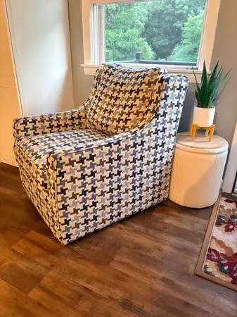 Swivel chair