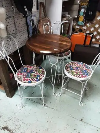 Table with 3 Chair