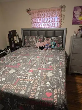 Queen bedroom set