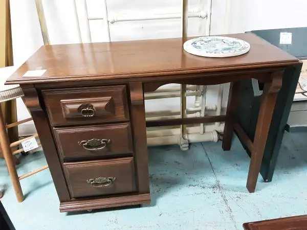 Desk 9784