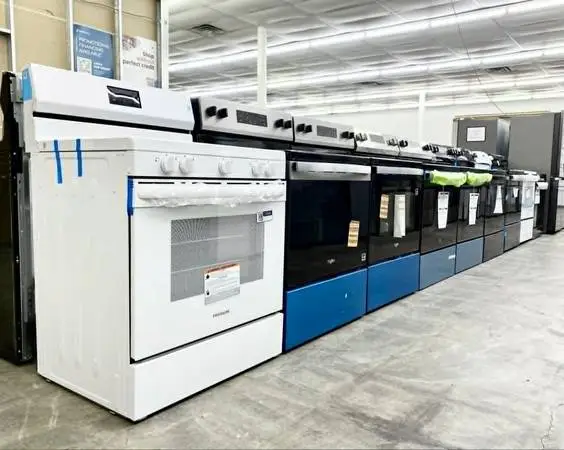 BRAND NEW Gas and Electric Ranges in Stock