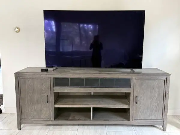 84” tv console (tv not included)