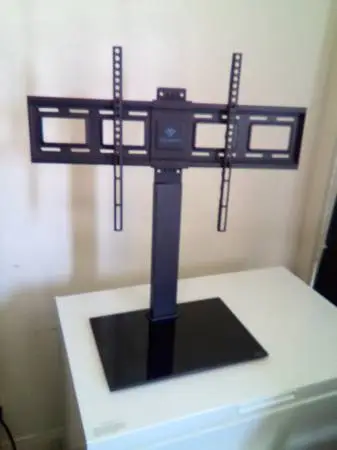 Perle Smith universal TV STAND (NO EMAILS) $30
