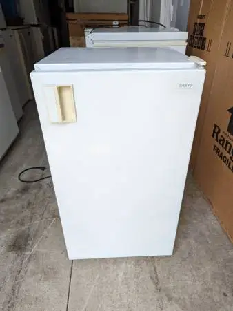 Microwave and Fridge
