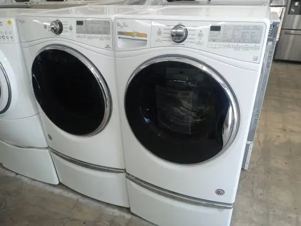 ★Whirlpool front load washer and dryer set on pedestals