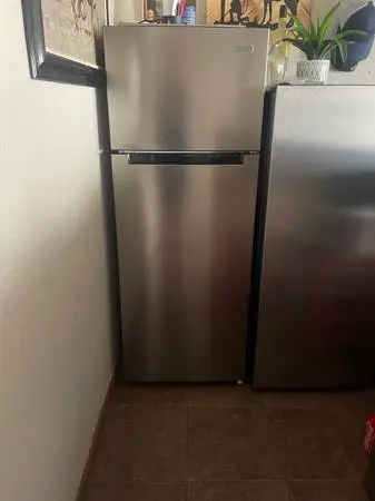 Excellent refrigerator with freezer 4 feet