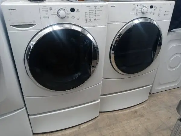 ★Kenmore HE2 front load washer and dryer set on pedestals
