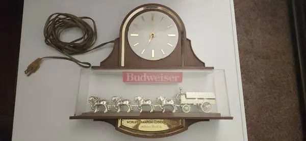 Anheuser Busch Famous Budwieser Clydesdales Hanging Beer Light........