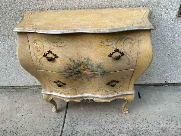 BEAUTIFUL BOMBAY HAND PAINTED 2 DRAWER TABLE