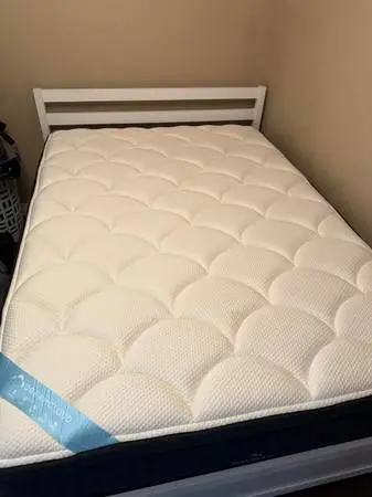 Full size bed frame with Dreamcloud mattress