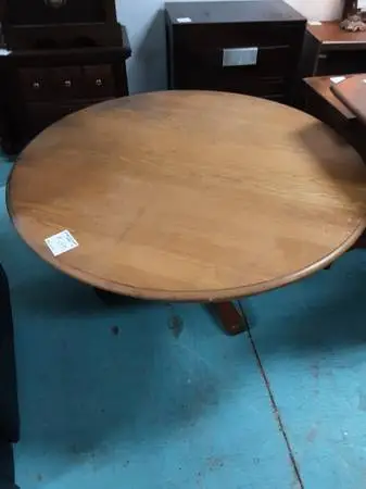 Round Oak  Coffee Table  10242