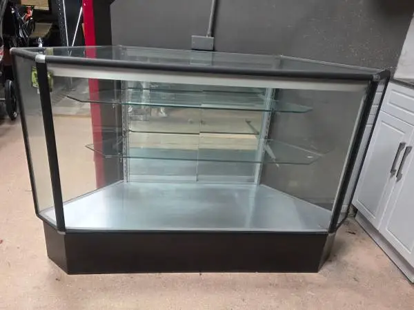 Display Case Retail with Lights Used