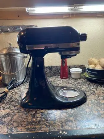 KitchenAid 4.5 quart tilt stand mixer