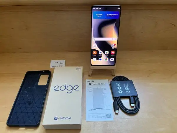 Moto Edge 2024 XT2405V – Unlocked – 8GB 256GB - Like New Bundle