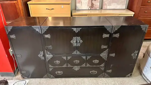 Japanese Style Tansu Entertainment/Sideboard
