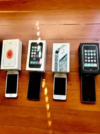 Apple iPhones SE, 5S, 4S, 3GS - 4 Total with Original Boxes