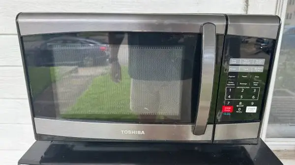 Toshiba Microwave 1350W 2.5 cu.ft.