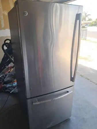 GE REFRIGERATOR CAN DELIVER