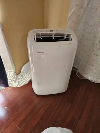 TOSHIBA AC PORTABLE 6000 BTU WORKS GREAT COLD VERY GOOD NICE AND CLEAN
