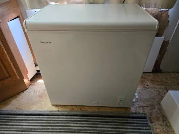 Like New Hotpoint Chest Freezer