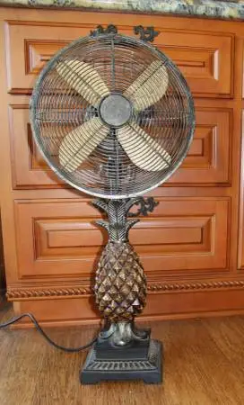 Vintage Look FAN Pineapple Standing Table Rotating Perfect No Wear