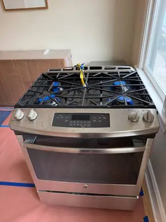 GE 30” gas range JGS650SEF1SS good working condition