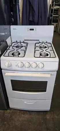DANBY DESIGNER 24 INCHES WIDE APT SIZE GAS STOVE WARRANTY N DELIVERY