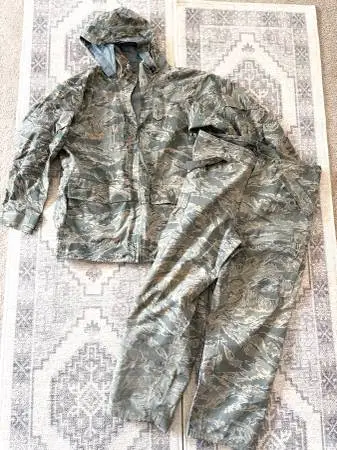 Camo waterproof jacket pants L