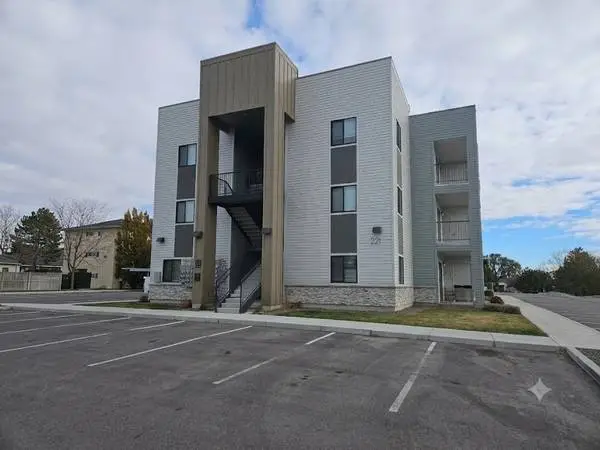 Newer Apartment Living with the Comforts You Deserve! J/221-307
