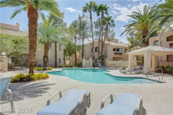 Condo For Sale 1st Floor 3Bed. Gated Entry