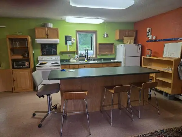SUNNY SPACIOUS STUDIO APARTMENT