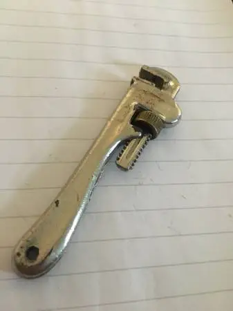 Very small pipe wrench 🔧