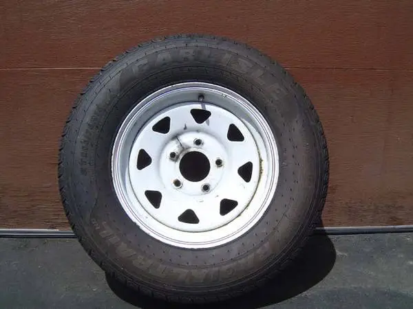 TRAILER TIRE - ST205 75 R15 - LIKE NEW - NO RIM