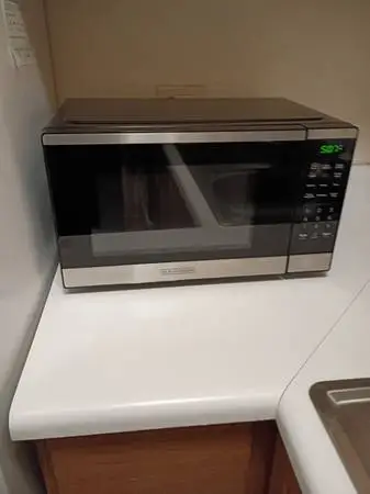 PRICE DROP!....BRAND NEW Black and Decker microwave oven
