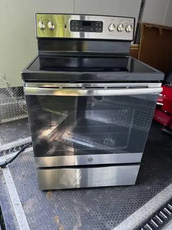 GE Electric stove / Convection oven