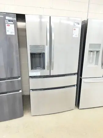 GSGV- NEW S&D FRIGIDAIRE REFRIGERATOR W/1 YEAR WARRANTY