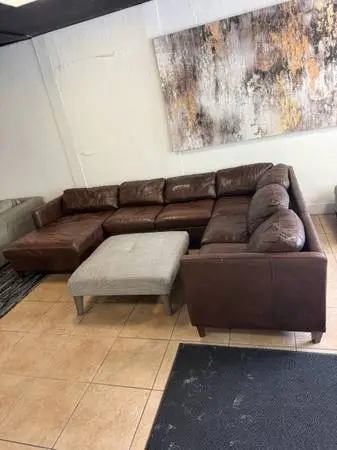Macy’s Soft Genuine Leather Sectional – Chocolate Brown – Excellent Condit