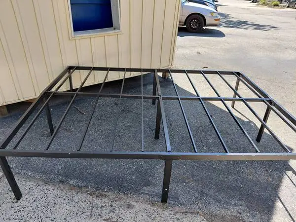 Metal bed frame Full size mattress no delivery