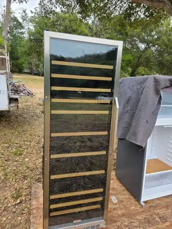 Edge Star wine cooler 24 x 70 REDUCED