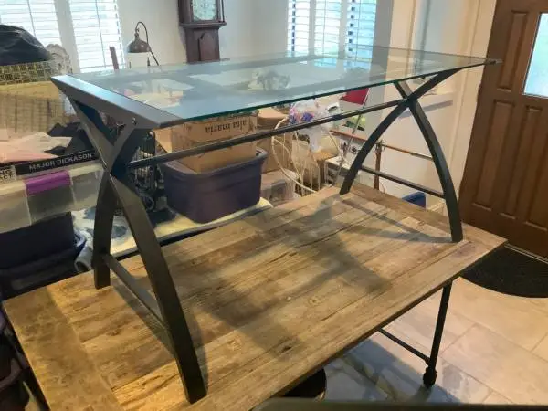 Glass top modern style desk