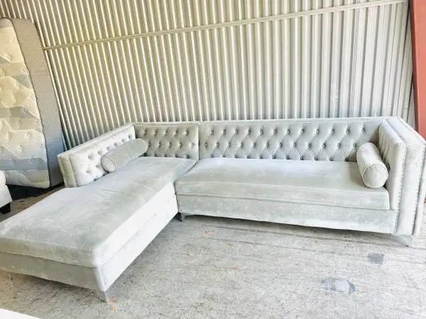 Upscale Z Gallerie Sectional Sofa.w/Crystal Tufting & Storage