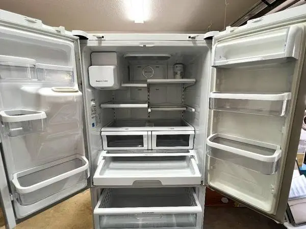 Samsung Refrig ice/water at door