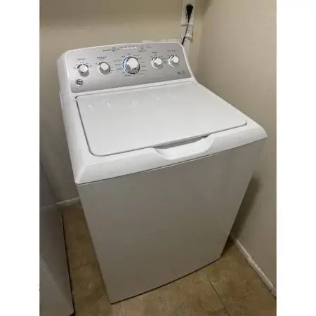 *2020 G.E, 4 Cubic ft. Capacity, Heavy Duty Washer*