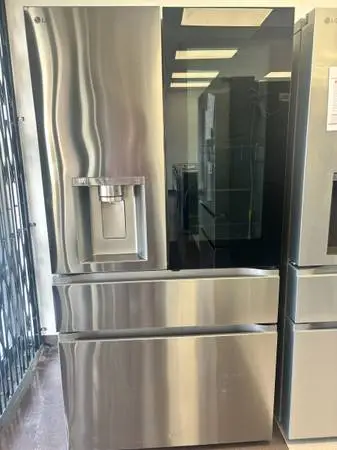 LG InstaView French Door Refrigerator with Convertible Compartment – Open Box
