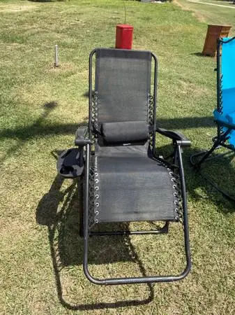 Black Zero Gravity Lounge Chair with Side Tray – Great Condition