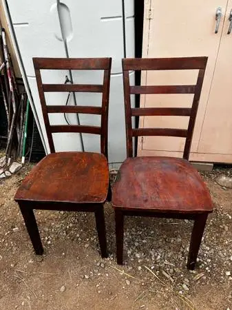 2 matching classic vtg wooden ladderback dining chairs